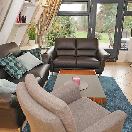 Zeltdachhaus _ Grosses Grundstueck Damp