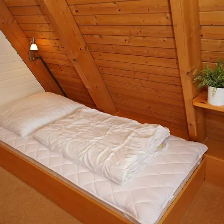 Ferienhaus Zeltdachhaus - Grosses Grundstück - Sonnige Terrasse